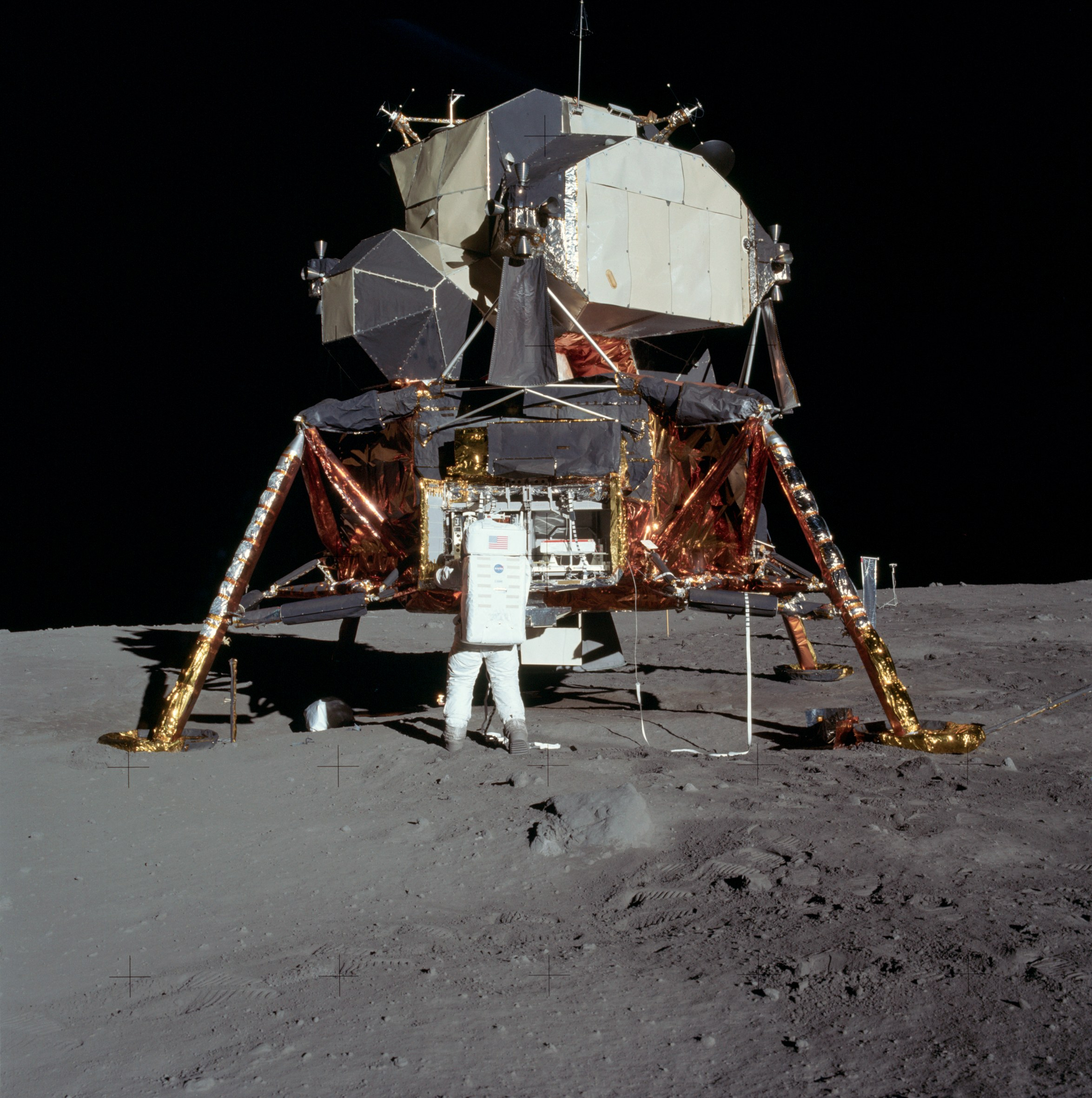 Apollo_11_Lunar_Lander_-_5927_NASA.jpg